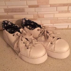 BCBG Leather sneakers